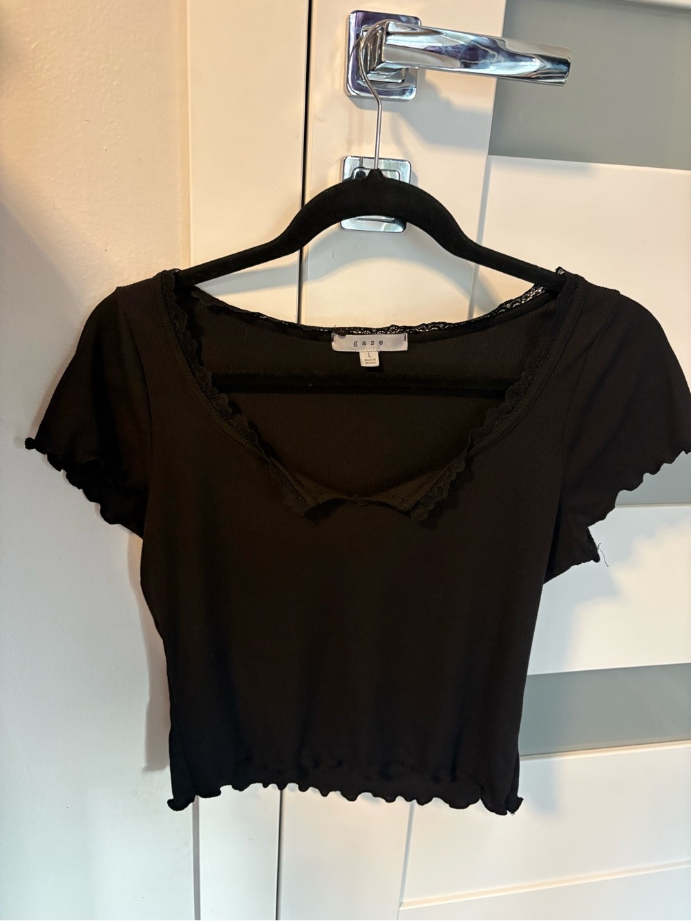 Gaze Black Ribbed Lace-Trim Scalloped Crop Top